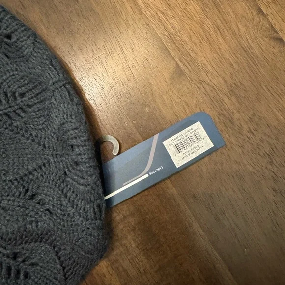 Gray Knit Beret - Picture 4 of 4